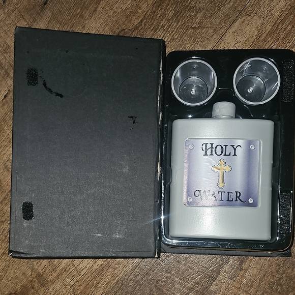 Nun Costume w/ Accessories - Picture 8 of 9